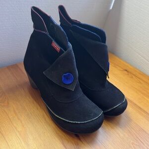 Clamp black suede booties size 37